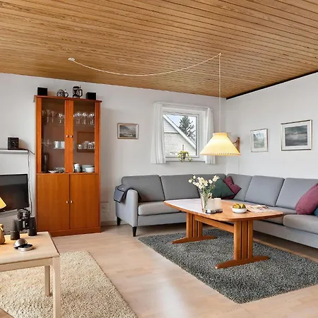Stunning In Feriehus Broager